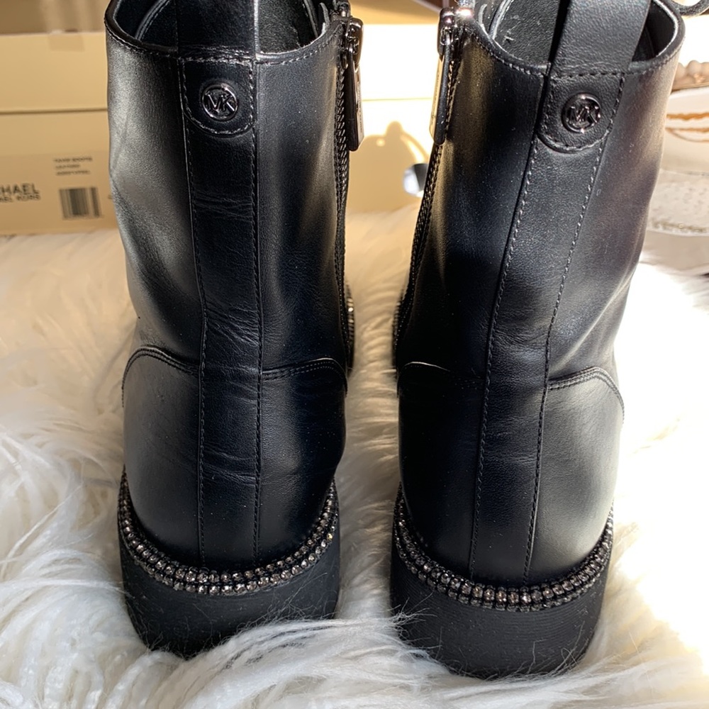 🌟MICHAEL KORS TAVIE LEATHER BOOTIE🌟 - Picture 5 of 13